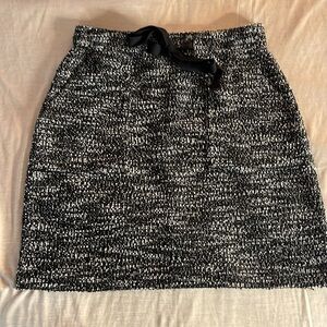 LOFT - wms XS - Boucle mini skirt - nearly new